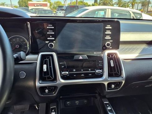 Used 2021 Kia Sorento S image 17