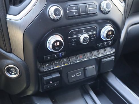 Used 2019 GMC Sierra 1500 Denali w/ Denali Ultimate Package AWD/4WD image 26