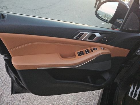 Used 2019 BMW X5 xDrive50i w/ M Sport Package image 11