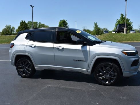 Used 2024 Jeep Compass Limited AWD/4WD image 3