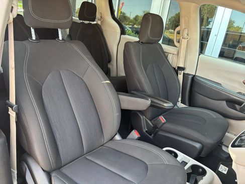 Used 2024 Chrysler Voyager LX FWD image 34