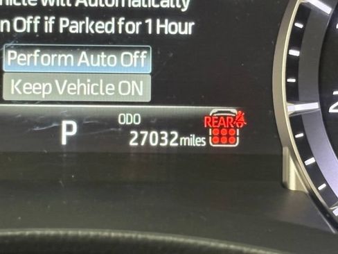 Used 2024 Toyota Highlander LE w/ Protection Package #3 (TMS) FWD image 28