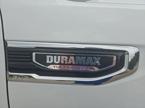 Used 2023 GMC Sierra 1500 SLT w/ SLT Premium Plus Package AWD/4WD image 3
