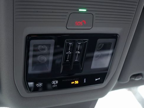 Used 2025 Volkswagen Atlas Peak Edition SE AWD/4WD image 28
