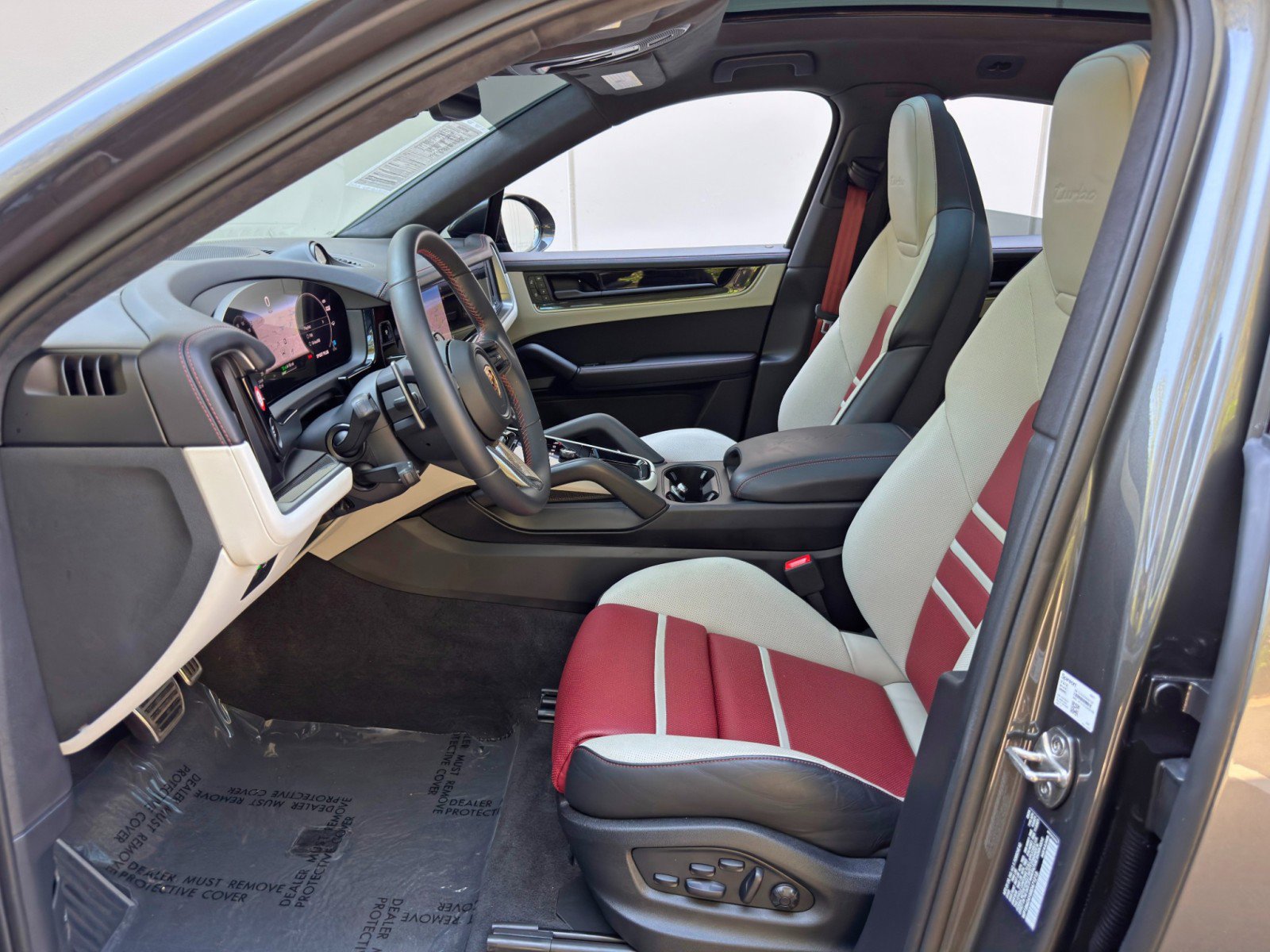 Used 2024 Porsche Cayenne Turbo AWD/4WD image 17