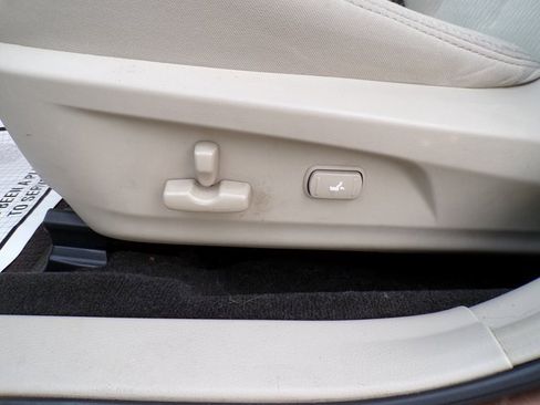 Used 2011 Subaru Outback 3.6R Premium image 14