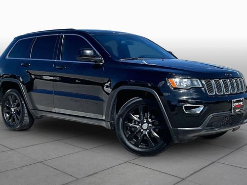Used 2018 Jeep Grand Cherokee Laredo RWD image 3