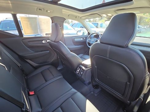 Used 2025 Volvo XC40 B5 Plus w/ Climate Package image 8