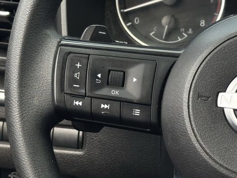 Used 2024 Nissan Rogue SV AWD/4WD image 11