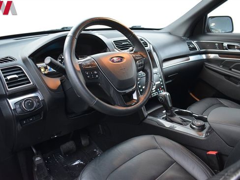 Used 2019 Ford Explorer Limited w/ Ford Safe & Smart Package image 3