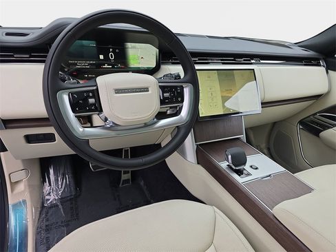 New 2026 Land Rover Range Rover SE image 16