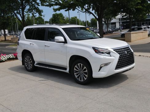 Used 2023 Lexus GX 460 Luxury w/ Accessory Package AWD/4WD image 2