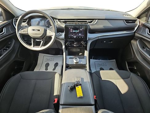 Used 2023 Jeep Grand Cherokee Laredo w/ Luxury Tech Group I image 12