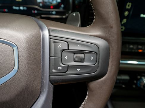 Used 2025 GMC Sierra 1500 SLT w/ SLT Premium Plus Package image 28