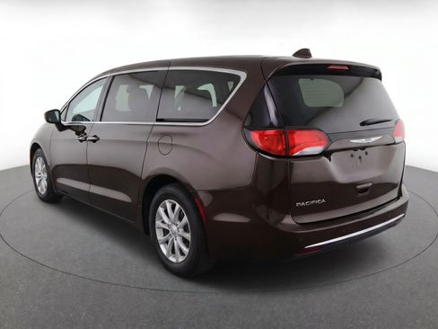 Used 2018 Chrysler Pacifica Touring Plus FWD image 5