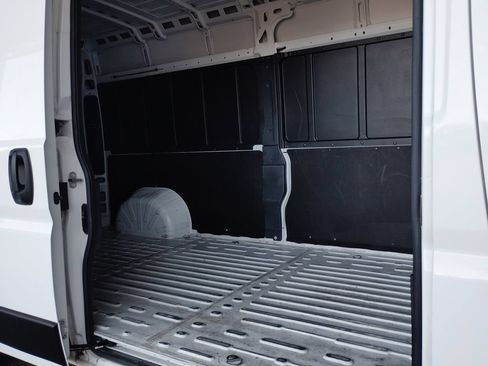 Used 2024 RAM ProMaster 2500 w/ Convenience Group FWD image 17