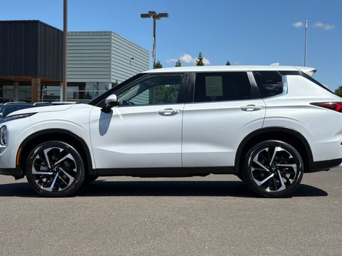 Used 2024 Mitsubishi Outlander SE AWD/4WD image 9