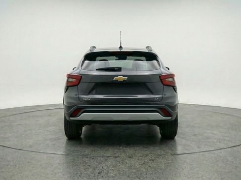 Used 2025 Chevrolet Trax LT FWD image 7