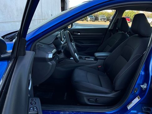 Used 2025 Nissan Altima 2.5 SV image 9