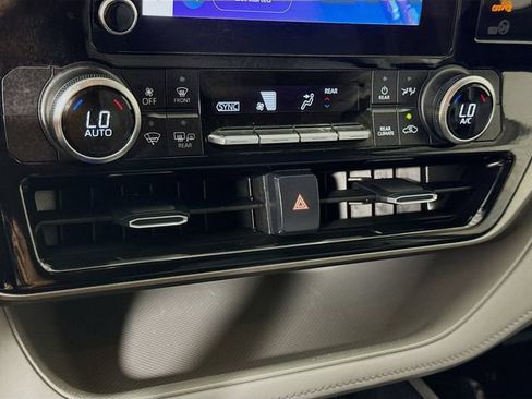 Used 2023 Toyota Highlander LE FWD image 17