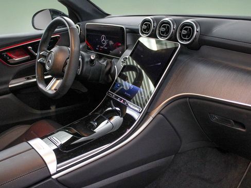 Used 2025 Mercedes-Benz GLC 300 4MATIC image 20