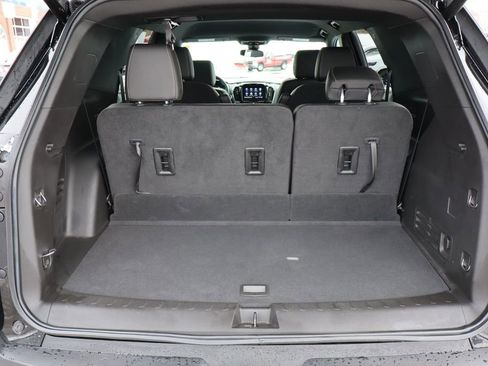 Used 2023 Chevrolet Traverse LT image 37