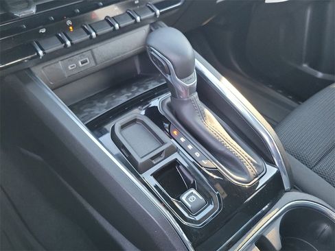 Used 2025 GMC Canyon Elevation w/ Convenience Package image 16