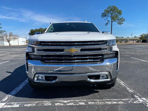 Used 2019 Chevrolet Silverado 1500 LTZ w/ LTZ Premium Package image 3