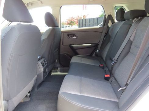Used 2023 Nissan Rogue SV FWD image 9