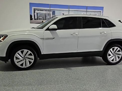 Certified 2023 Volkswagen Atlas Cross Sport SE w/ Panoramic Sunroof Package FWD image 5