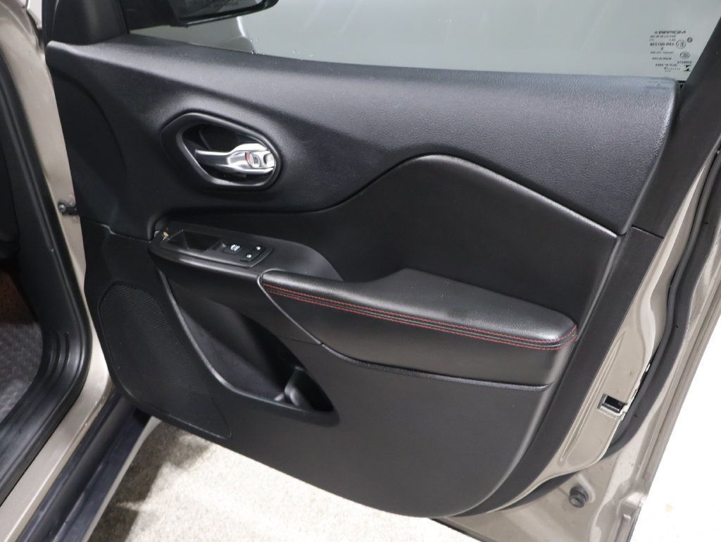 Used 2019 Jeep Cherokee Trailhawk w/ Cold Weather Group AWD/4WD image 25