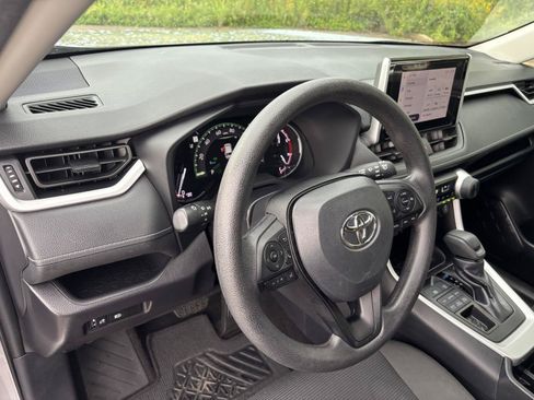 Used 2025 Toyota RAV4 LE AWD/4WD image 19