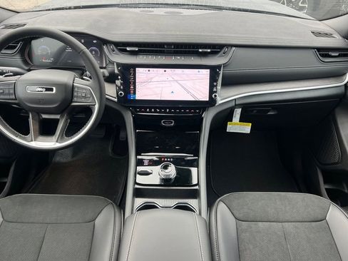 New 2026 Jeep Grand Cherokee Altitude image 13