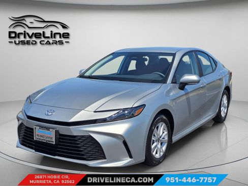 Used 2025 Toyota Camry LE FWD image 5