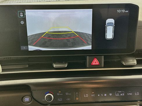 Used 2025 Kia Carnival FWD image 23