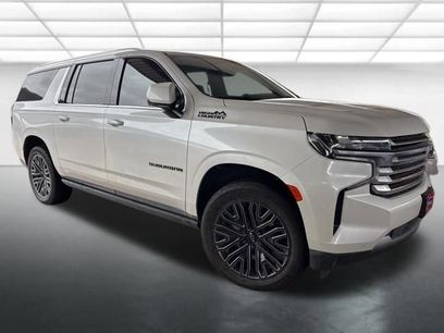 Used 2023 Chevrolet Suburban High Country w/ Premium Package 2