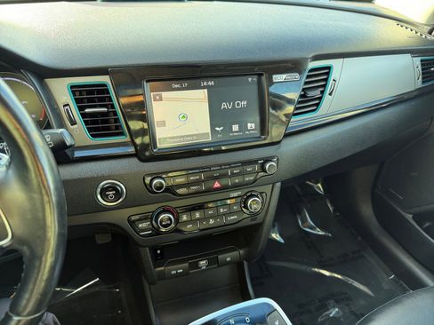 Used 2019 Kia Niro EX Premium image 12
