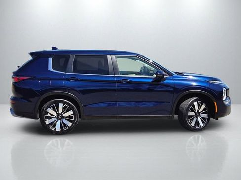 Used 2025 Mitsubishi Outlander SE image 6