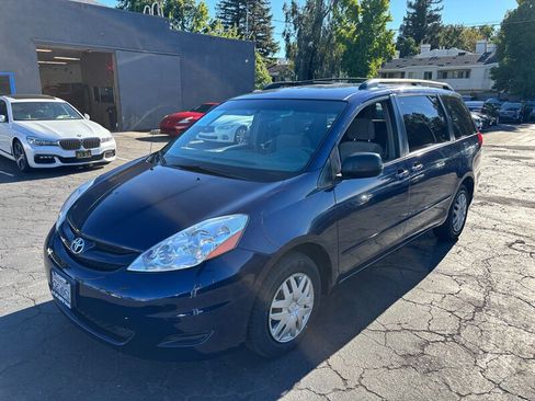 Used 2007 Toyota Sienna LE w/ LE Pkg 1 FWD image 9