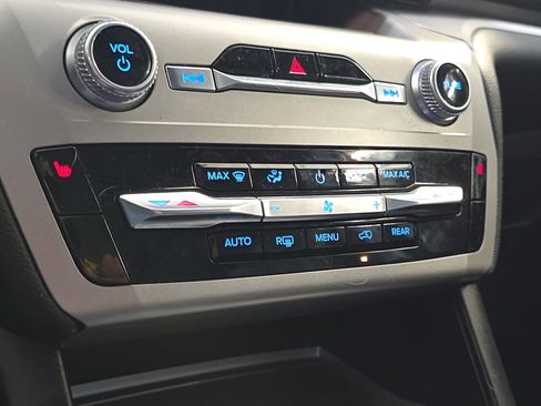 Certified 2022 Ford Explorer XLT image 19