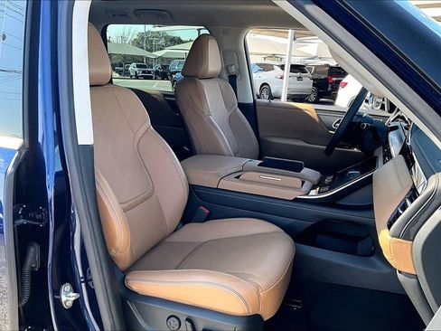 Certified 2025 INFINITI QX80 Luxe image 12