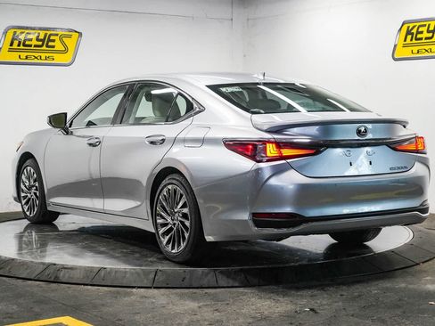 Used 2025 Lexus ES 300h w/ Accessory Package (Z2) FWD image 4
