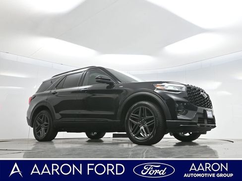 Used 2025 Ford Explorer ST-Line w/ Premium Package AWD/4WD image 3
