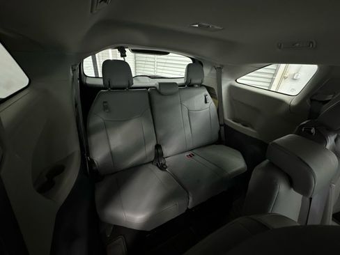 Used 2023 Toyota Sienna XLE image 17