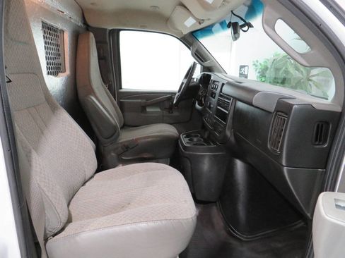 Used 2018 GMC Savana 2500 w/ Chrome Appearance Package image 13