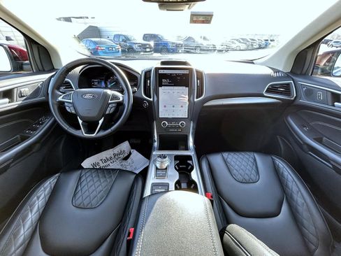 Used 2024 Ford Edge Titanium image 12