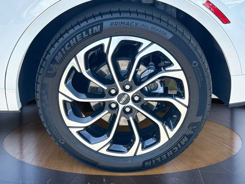Used 2026 Lincoln Nautilus Reserve AWD/4WD image 34