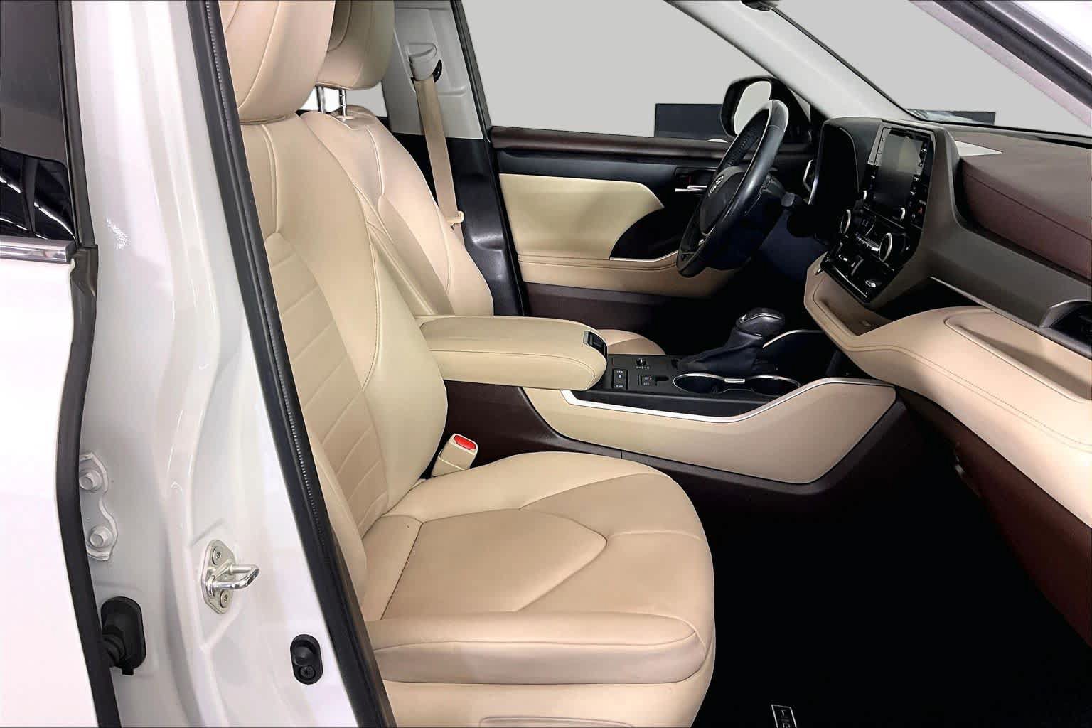 Used 2021 Toyota Highlander XLE FWD image 9