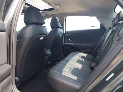 Certified 2025 Hyundai Elantra Limited FWD image 21