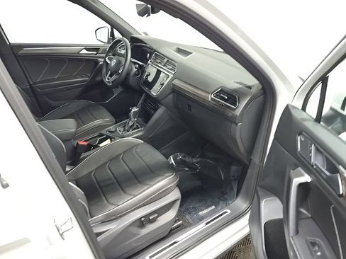 Used 2023 Volkswagen Tiguan SEL R-Line AWD/4WD image 16